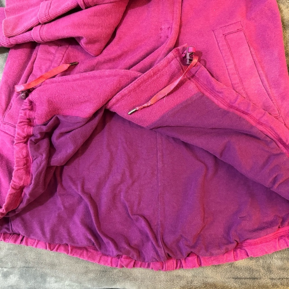 Lululemon Gratitude Wrap
Heathered Raspberry

#163 - Picture 6 of 6